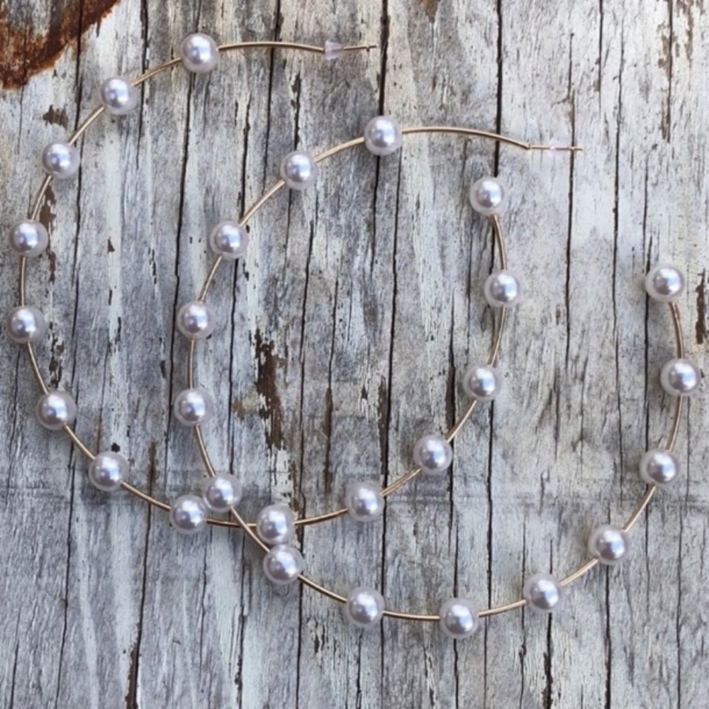 Oversized Pearl Threaded Hoops! - image 4